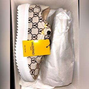 Mario Valentino Cream Size 7.5 Unworn Women's Shoe